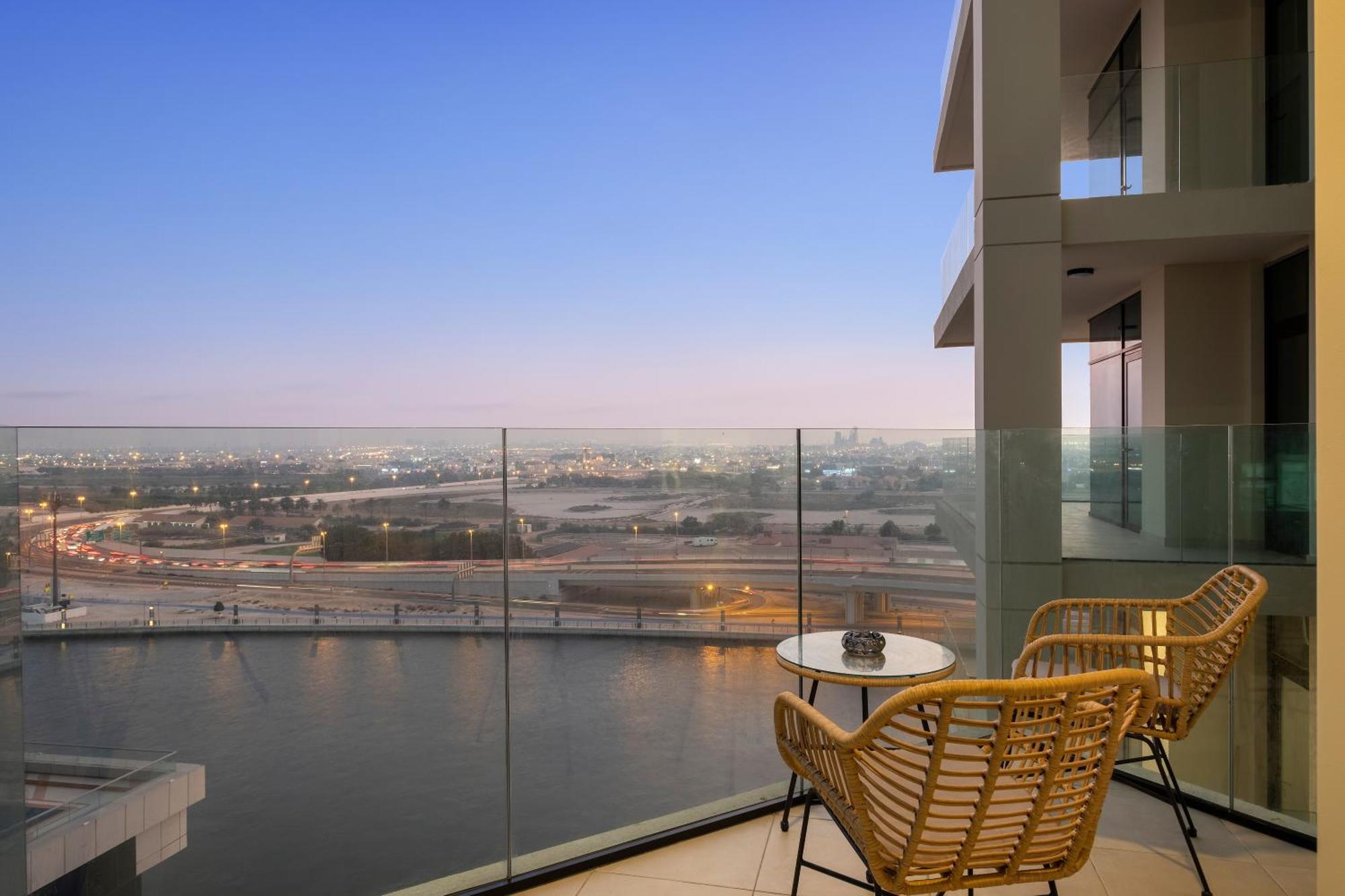 Luxury 2br In Business Bay With Balcony & Canal View Appartamento *