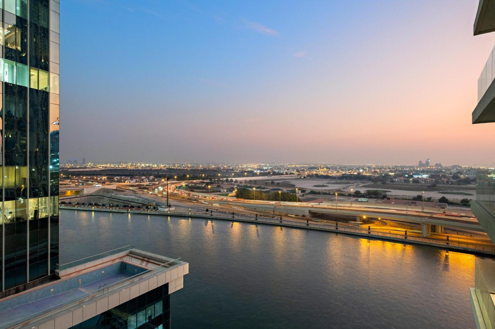 Luxury 2br In Business Bay With Balcony & Canal View * Dubai