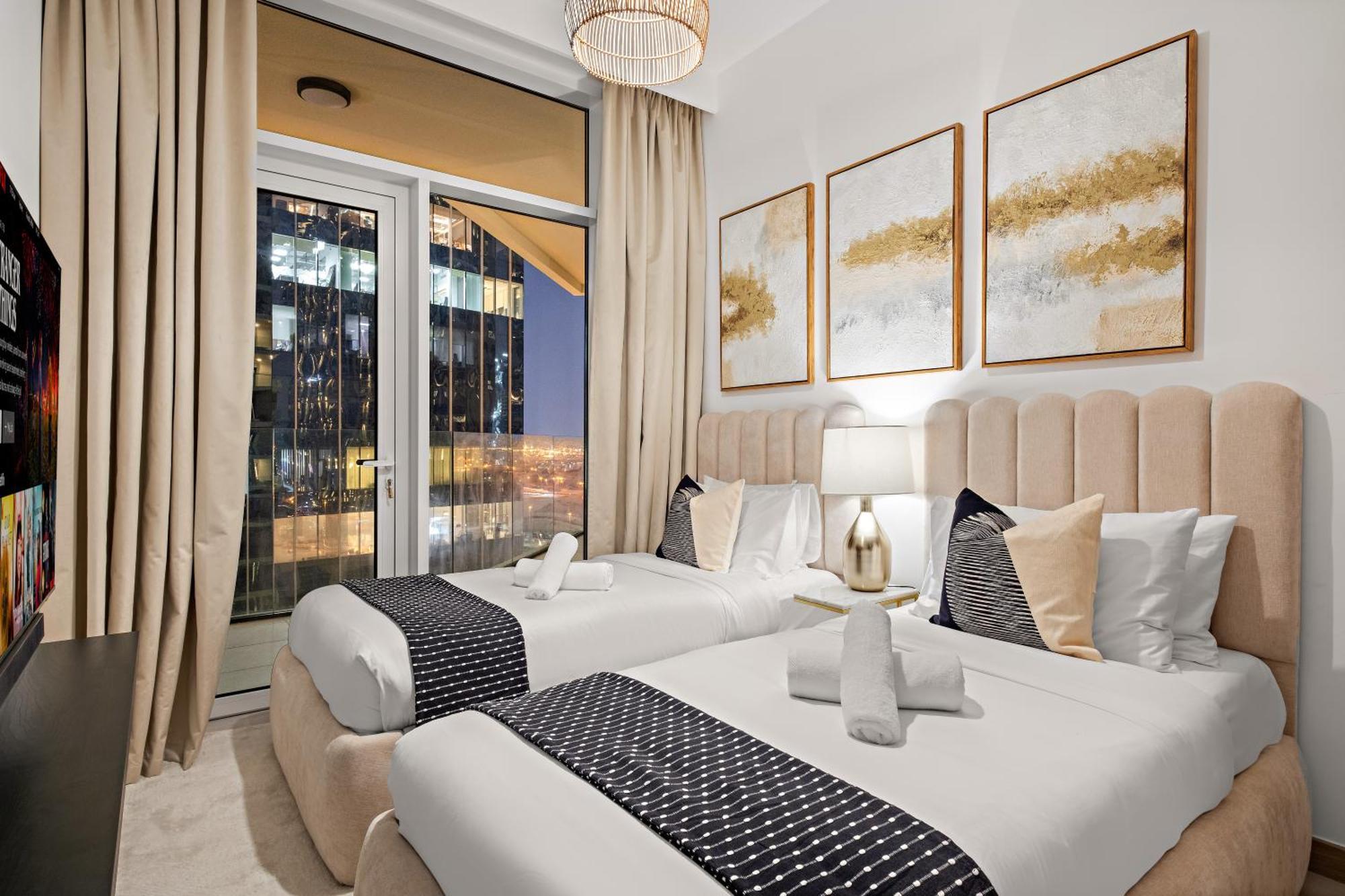Appartamento Luxury 2br In Business Bay With Balcony & Canal View