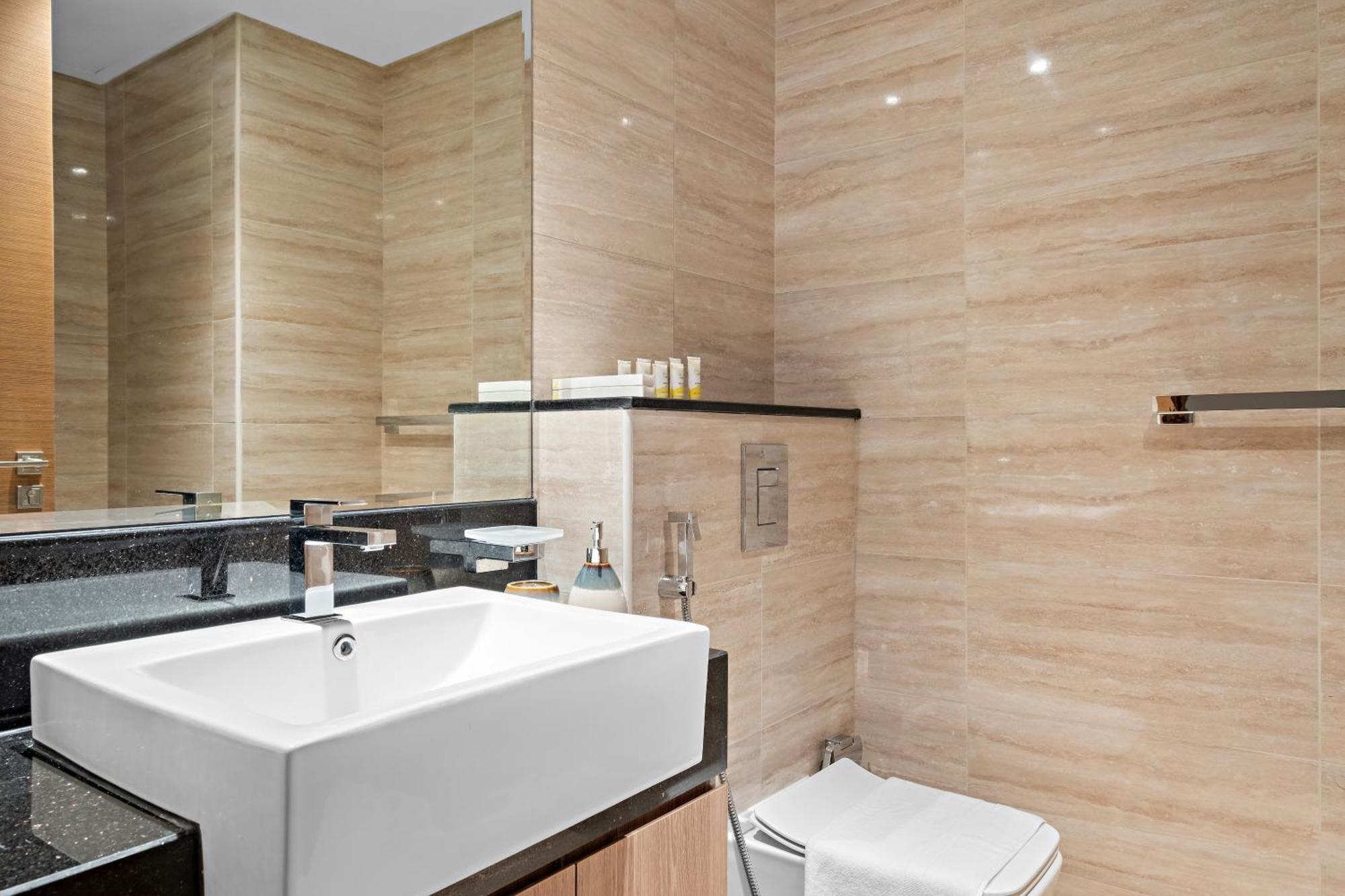 Luxury 2br In Business Bay With Balcony & Canal View Appartamento *