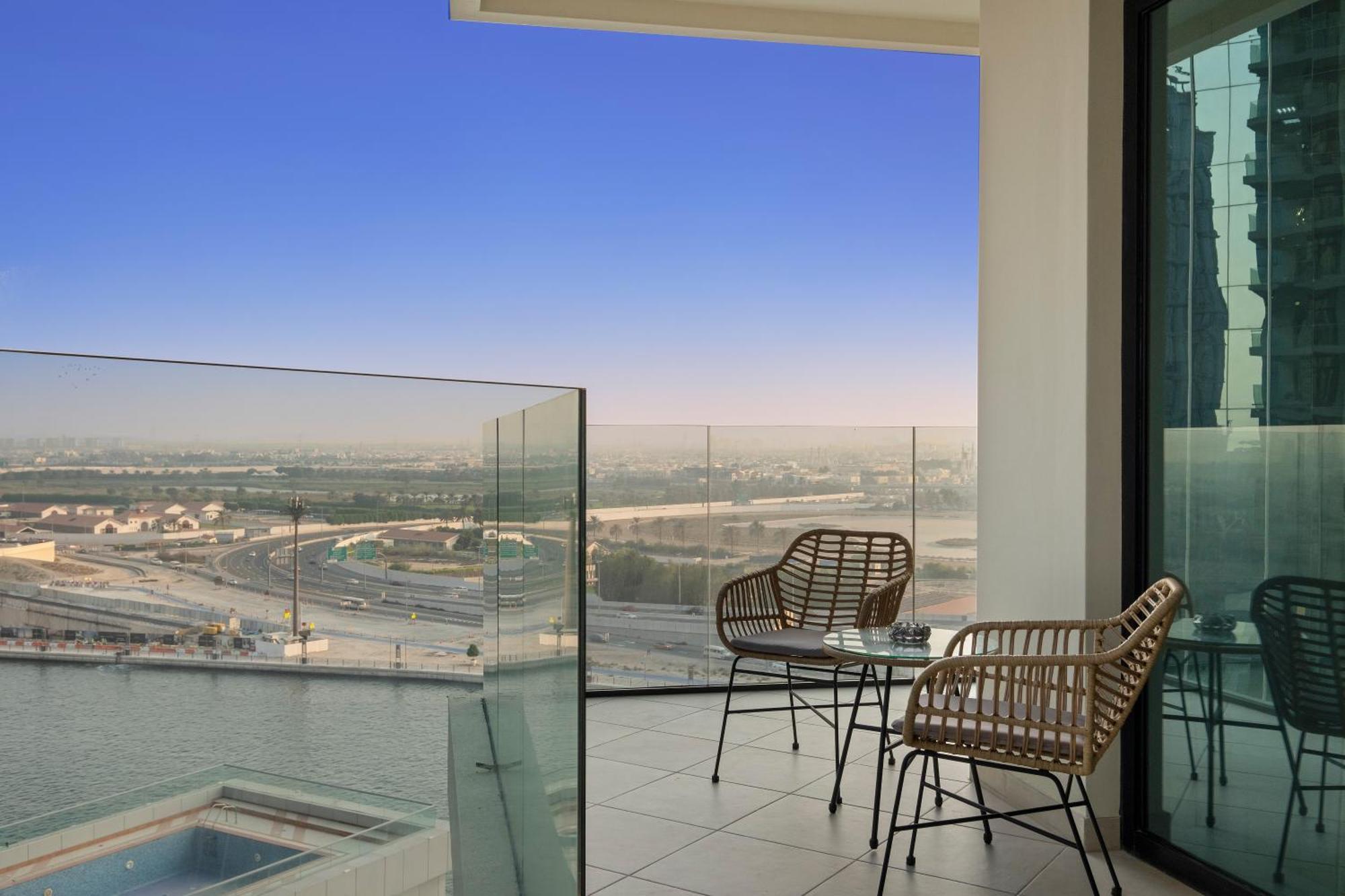 Luxury 2br In Business Bay With Balcony & Canal View Dubai